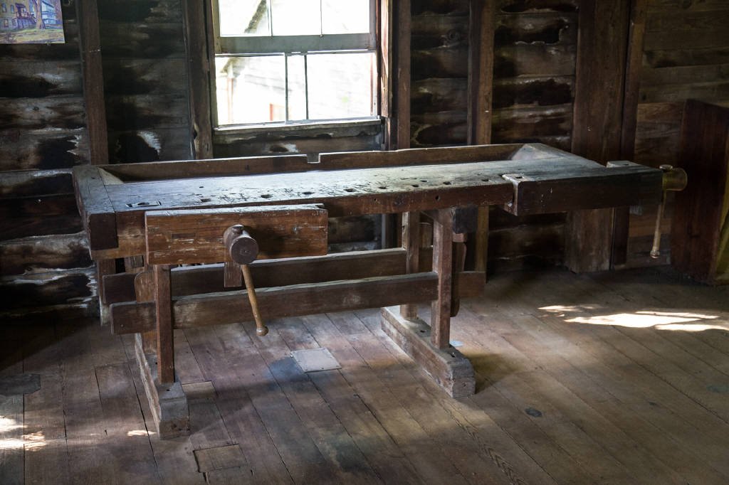 Joiner/Cabinet Maker's Bench (1 of 4)