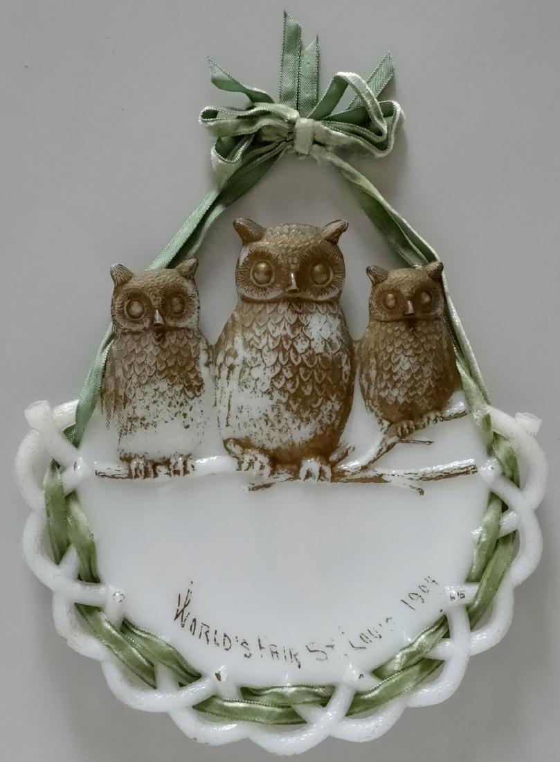 3 Owls 1904 St. Louis World Fair Owl Milk Glass Plaque (1 of 5)