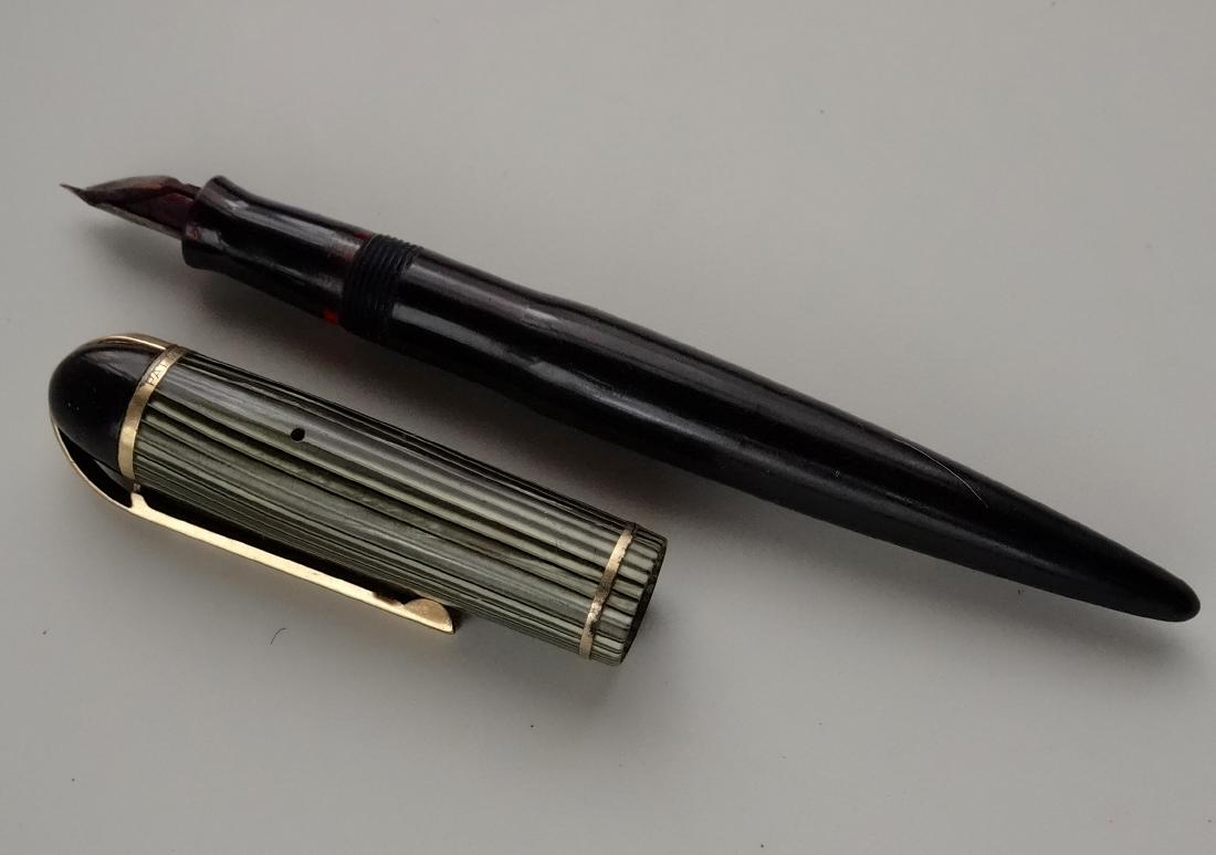 Eversharp Skyline c. 1944 Celluloid Fountain Pen 14k (1 of 8)