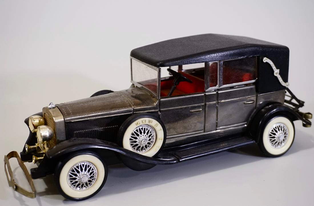 Antique Car Vintage Radio (1 of 6)