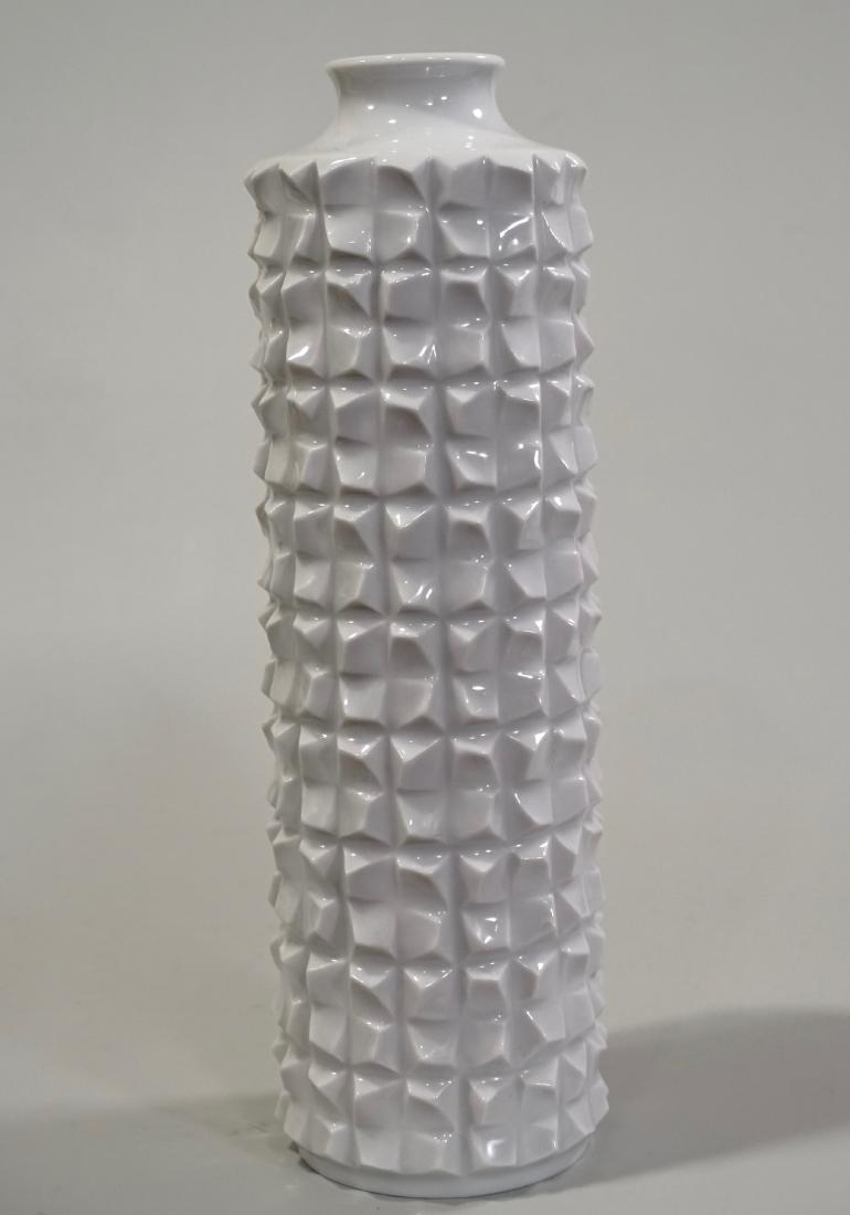 Meissen Porcelain Modernist Textured Cylinder Vase: Meissen Porcelain Modernist Textured Cylinder Vase Ludwig Zepner Studio Crossed Swords Mark Vintage mid 20th Century Porzellan Weiss Measures approximately 9 inches tall and about 2 3/4 inches in diam