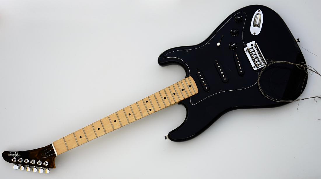 Gibson Epiphone S310B Black Electric Guitar (1 of 8)