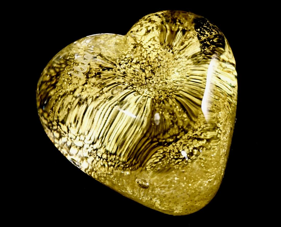 Italian Murano Valentine Heart Gold Flecks Art Glass: Italian Murano Valentine Heart Gold Flecks Art Glass Paperweight Approximately 2 3/8 x 2 5/16 inches.