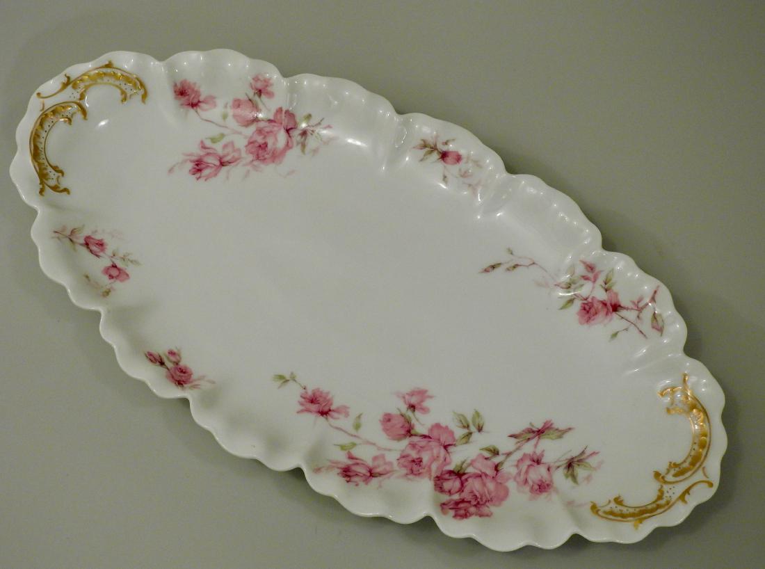 Antique Haviland Limoges Porcelain Oval Serving Platter: Antique Haviland Limoges Porcelain Oval Serving Platter Approximately 13 11/16 x 7 1/4 inches.