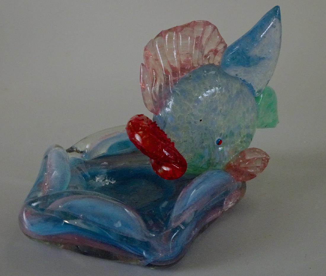 Vintage Mid Century Colorful Art Glass Fish Ashtray: Vintage Mid Century Colorful Art Glass Fish Ashtray 6 3/16 x 4 7/16 x 4 inches tall.