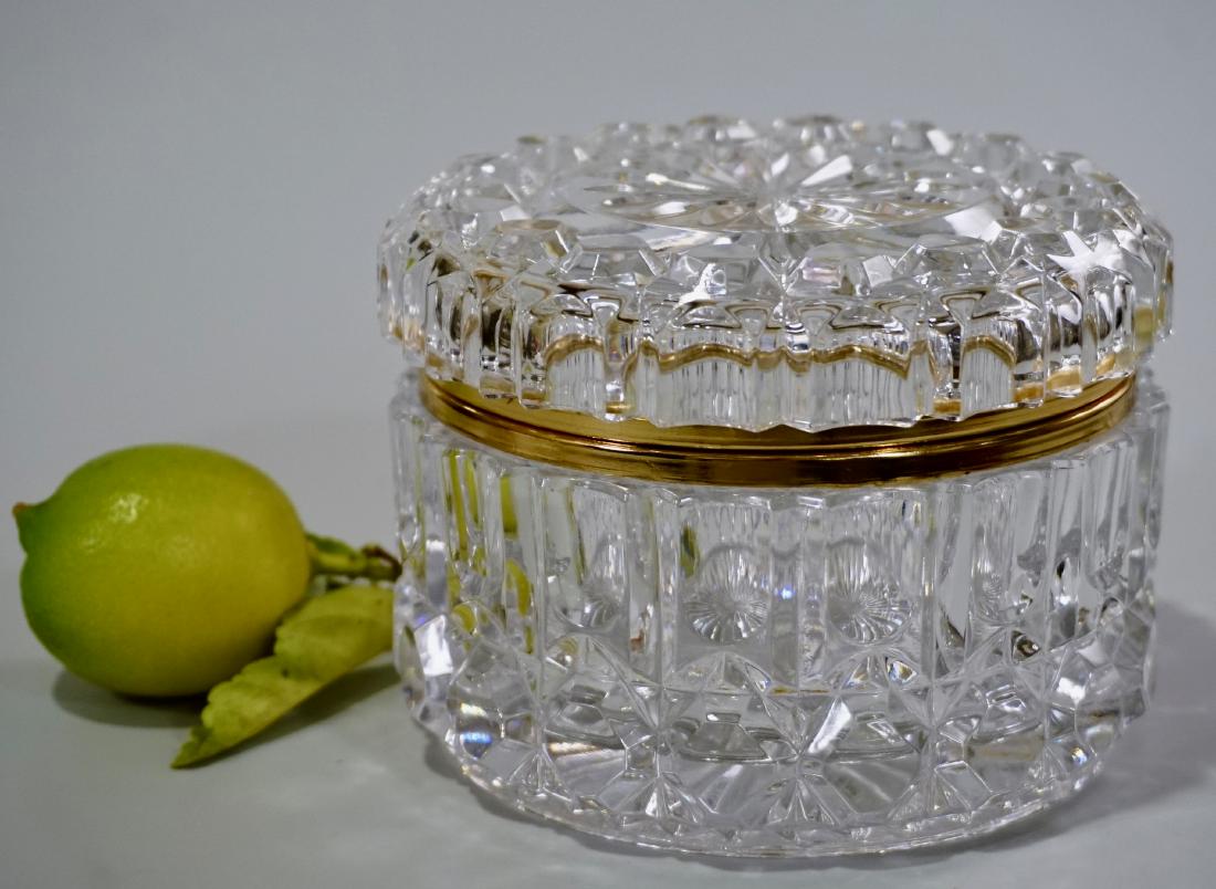 Large Vintage Jewelry Trinket Hinged Glass Box: Large Vintage Jewelry Trinket Hinged Glass Box Excellent Condition Approximately 3 9/16 inches x 5 1/8 inches in diameter.