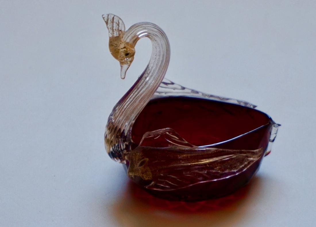 Italian Murano Swan Figural Salt Ruby Glass Gold: Italian Murano Swan Figural Salt Ruby Glass Gold Inclusions Approximately 2 1/4 x 3 1/16 x 3 1/2 inches tall