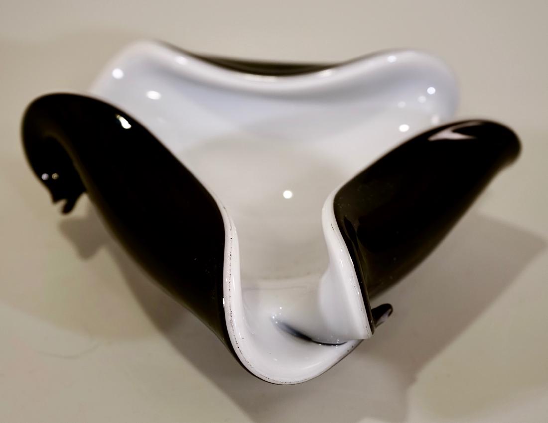 Art Deco Black White Cased Murano Glass Bowl Barbini: Art Deco Black White Cased Murano Glass Bowl Barbini Attributed to Barbini Approximately 2 3/4 x 6 7/8 inches in diameter.