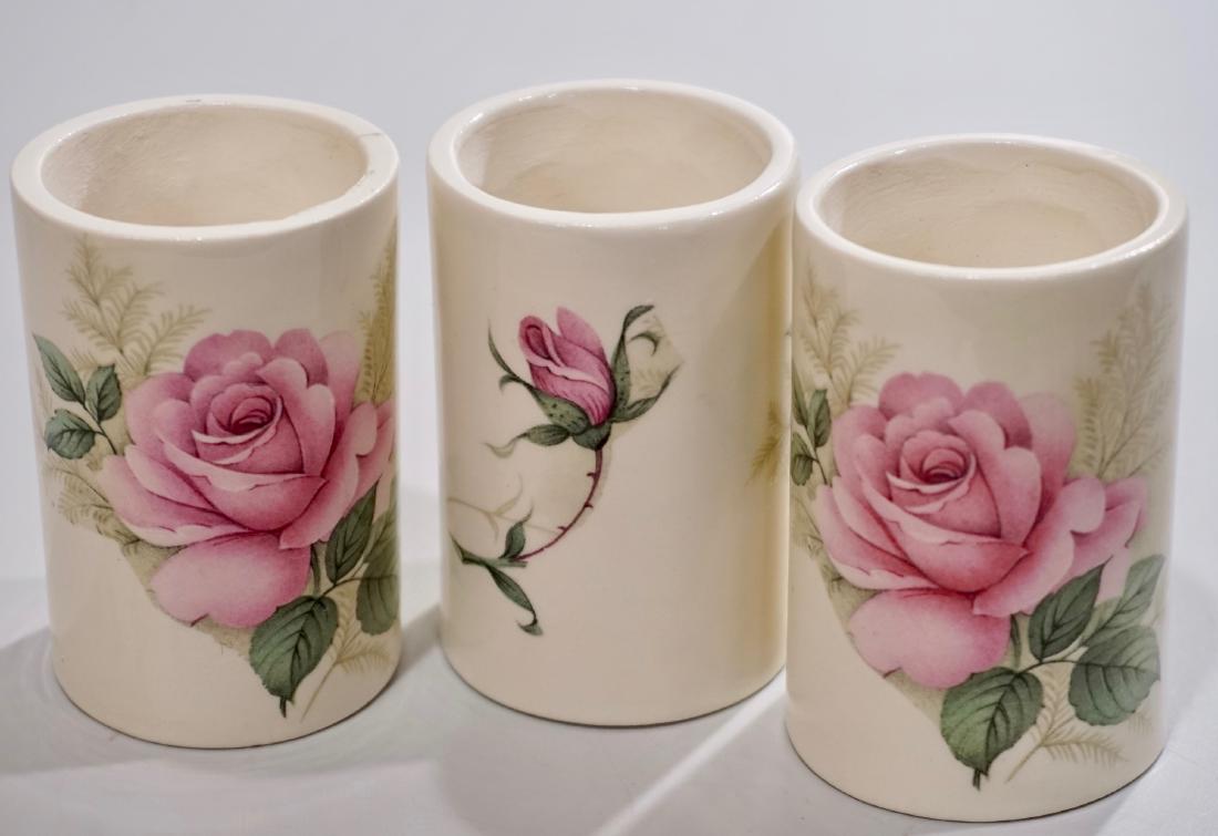 Pink Rose Tubular Ceramic Part Lot of 4 Brass Bed Or: Pink Rose Tubular Ceramic Part Lot of 4 Brass Bed Or Lamp Parts Approximately 3 1/16 x 2 inches in diameter.