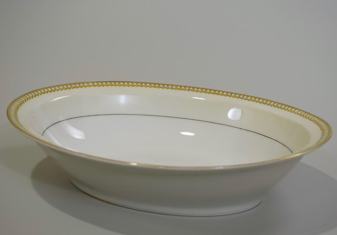 Antique Haviland Limoges French Porcelain Oval Bowl: Antique Haviland Limoges French Porcelain Oval Bowl Approximately 10 1/8 x 8 1/4 x 2 1/4 inches.