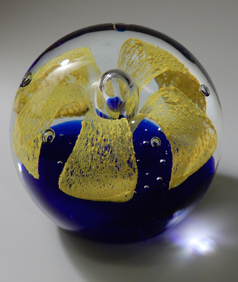 Vintage Cobalt Art Glass Paperweight Yellow Flower: Vintage Cobalt Art Glass Paperweight Yellow Flower Approximately 3 1/4 inches in diameter.