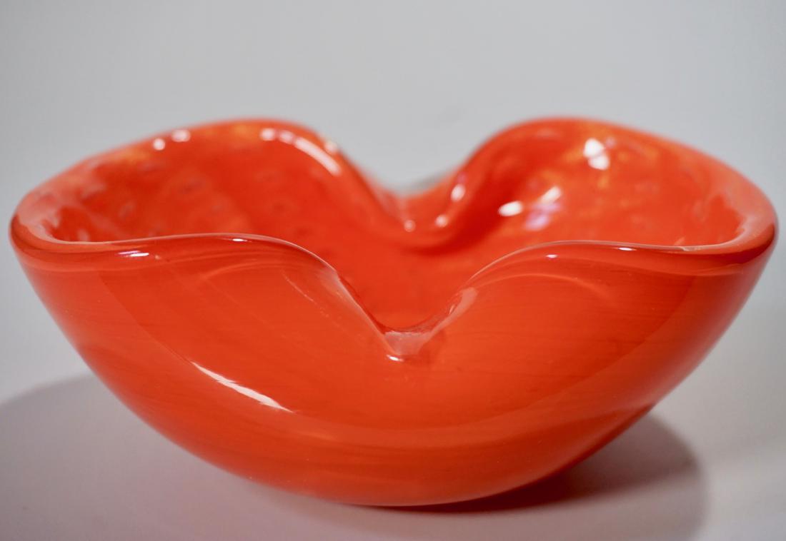 Orange Art Glass Controlled Bubbles Ashtray Vintage: Orange Art Glass Controlled Bubbles Ashtray Vintage Italian Murano Art Glass Circa Mid 20 Century Approximately 5 1/16 x 4 3/16 x 2 inches tall.
