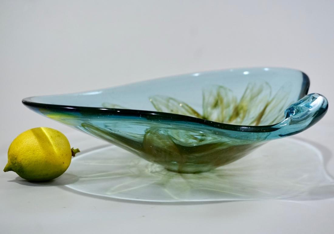 Vintage Mid Century Centerpiece Bowl Gold Speckled: Vintage Mid Century Centerpiece Bowl Gold Speckled Murano Glass Approximately 3 1/16 x 11 3/16 x 9 1/16 inches.