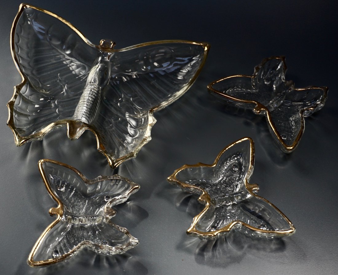 Vintage Butterfly Glass Dishes Set of 4: Vintage Butterfly Glass Dishes Set of 4 Approximately 8 1/16 x 7 3/8 inches and 4 5/16 x 3 13/16 inches.