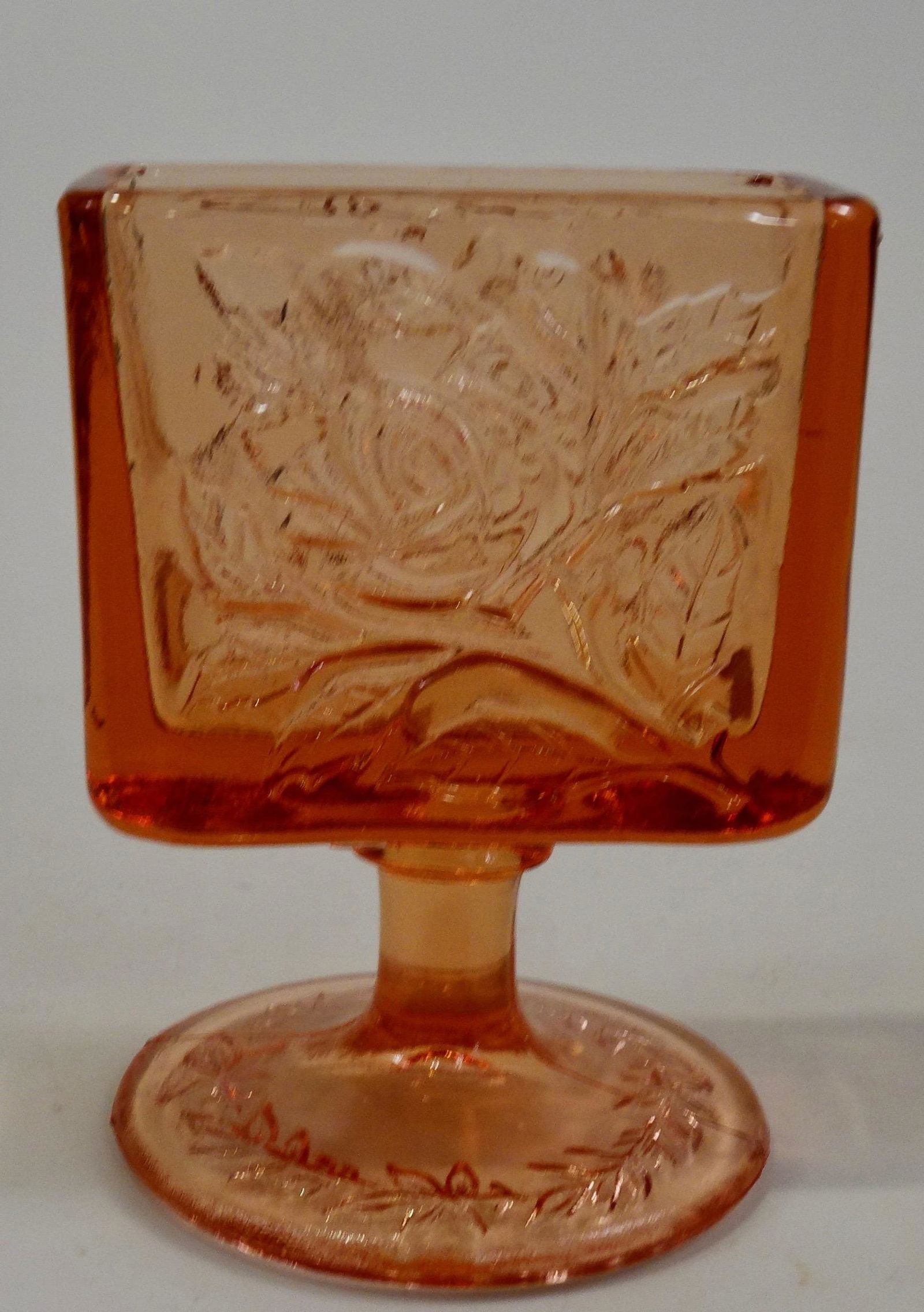 Vintage Art Deco Period Tobacciana Intaglio Glass (1 of 5)