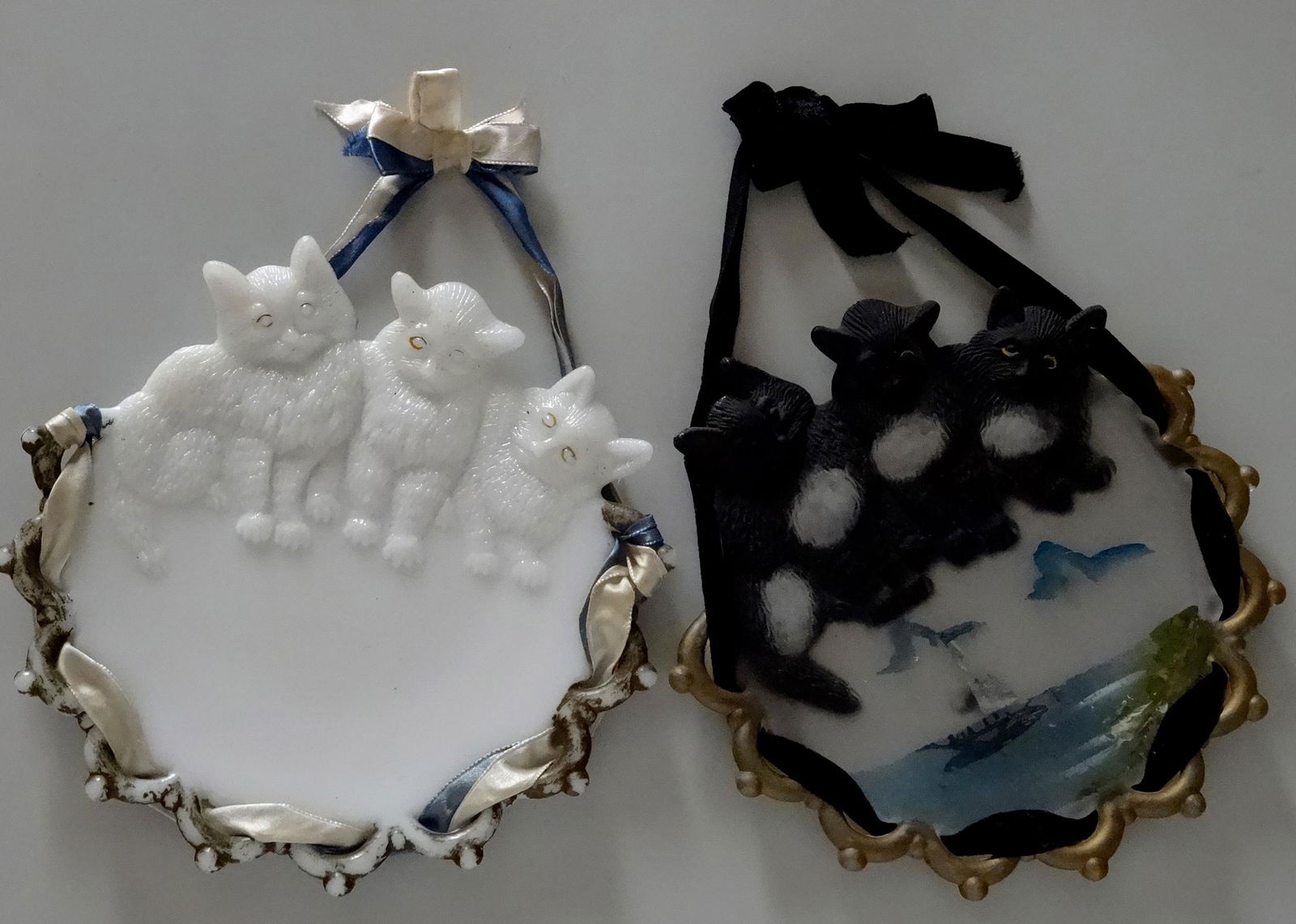 Antique World Fair Cats Plaque Black and White Pair (1 of 7)