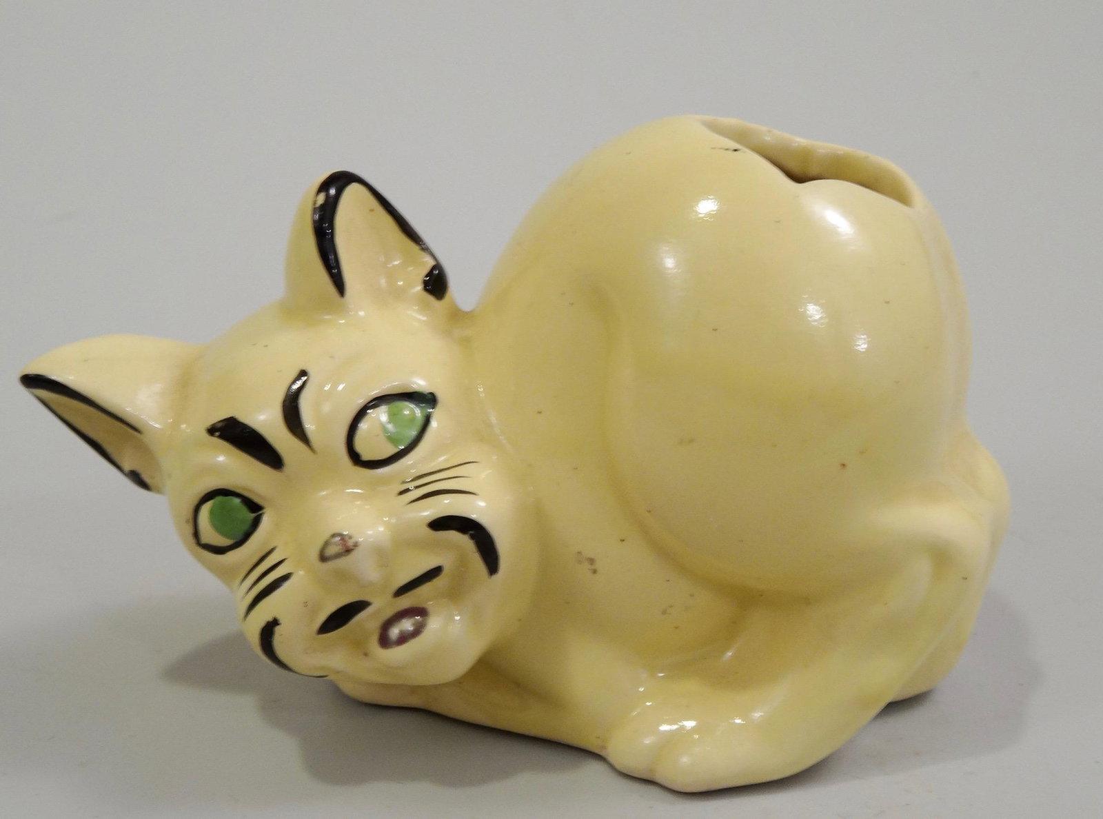 Art Deco Kitsch Yellow Ceramic Possessed Cat Spooner: Art Deco Kitsch Yellow Ceramic Possessed Cat Spooner Approximately 2 1/2 inches tall.