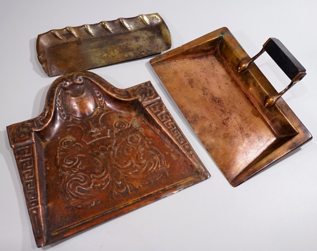Vintage Table Crumbs Pan Scoop Tray Dustpan Lot of 3: Vintage Table Crumbs Pan Scoop Tray Dustpan Lot of 3 Approximately 8 1/16 x 8 7/16; 6 9/16 x 8 3/16 and 3 x 7 1/2 inches.