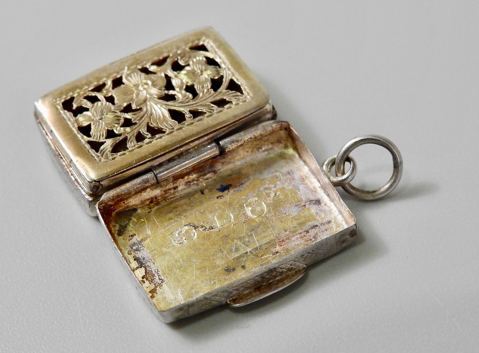 Antique Hallmarked Silver Vinaigrette Scent Box Pendant (1 of 8)