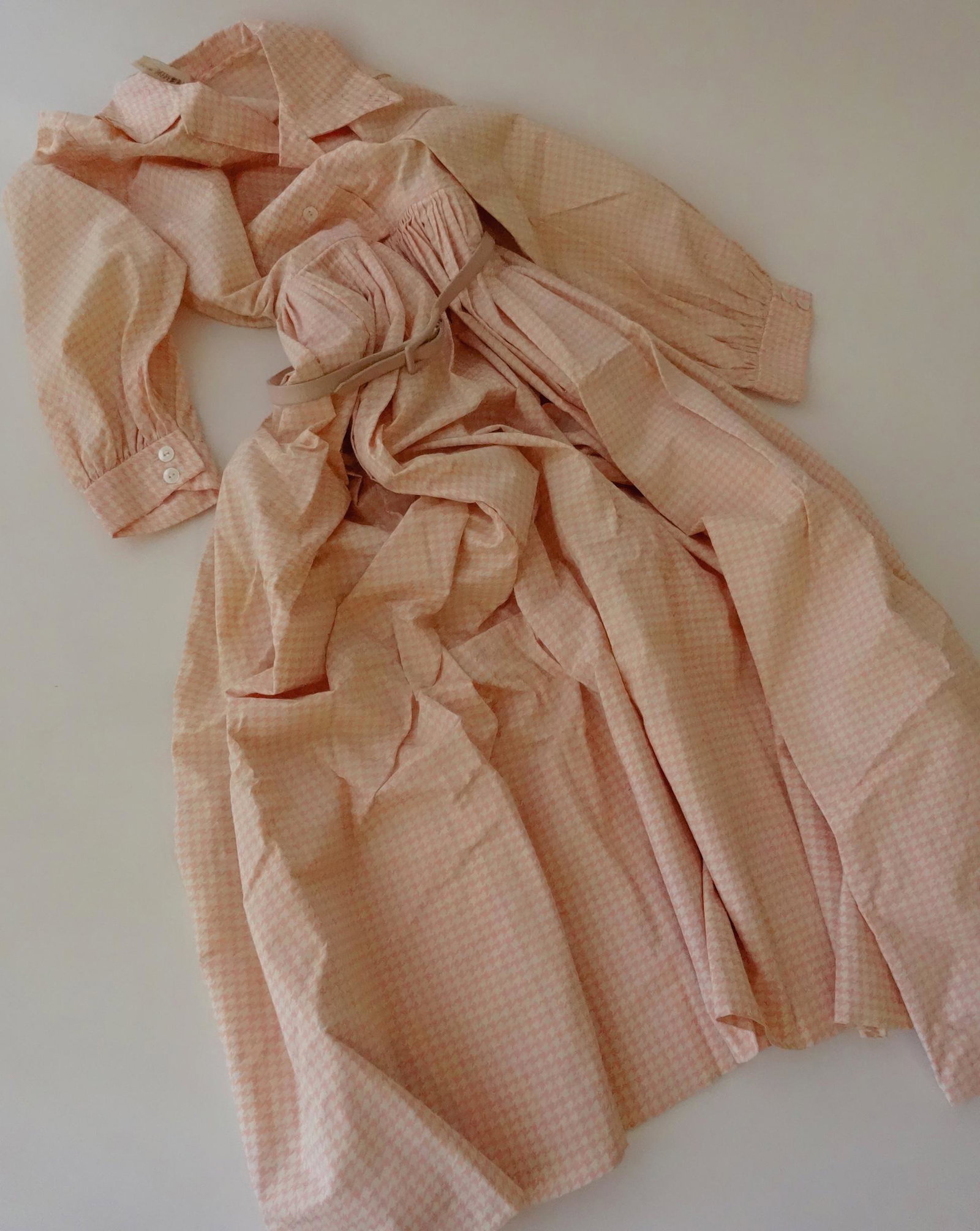 Vintage 70s Lady’s Joseph Magning Dress Museum: Vintage 70s Lady’s Joseph Magning Dress Museum Collection Skirt is approximately 35” long from waist to bottom. Waist is approximately 26”.