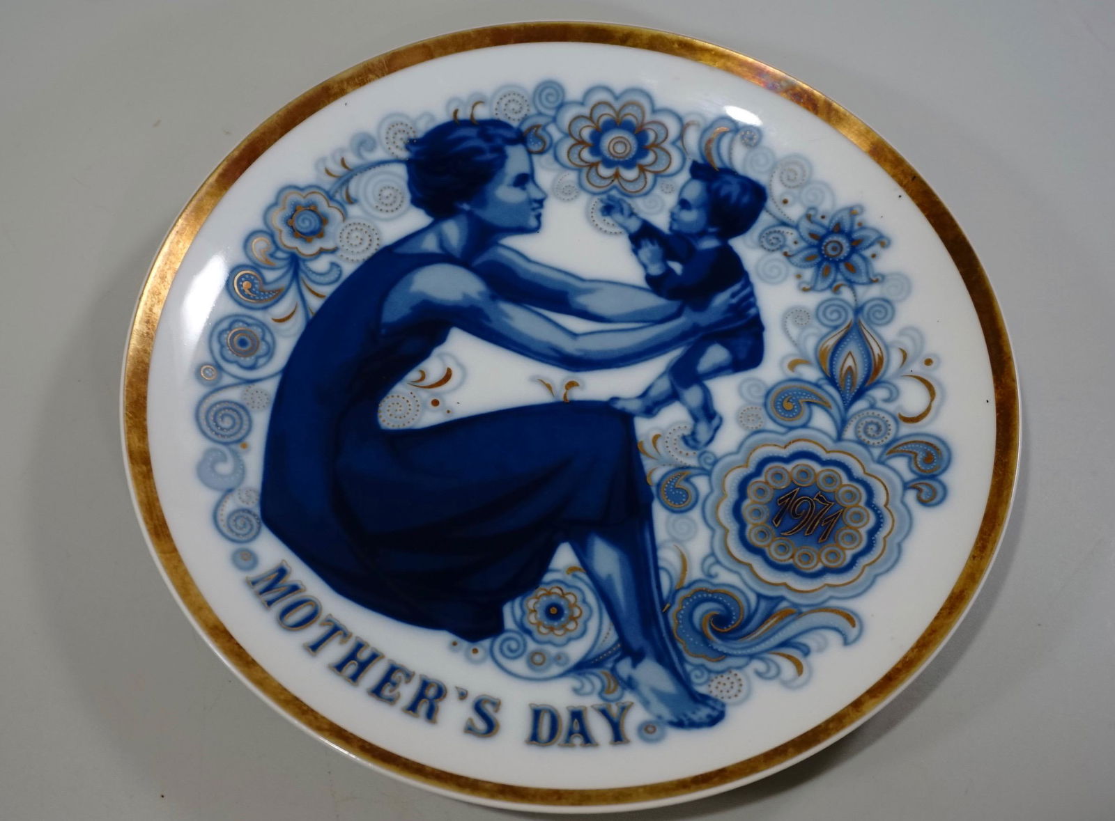 Santa Clara Flow Blue MotherÍs Day Plate Wall (1 of 5)