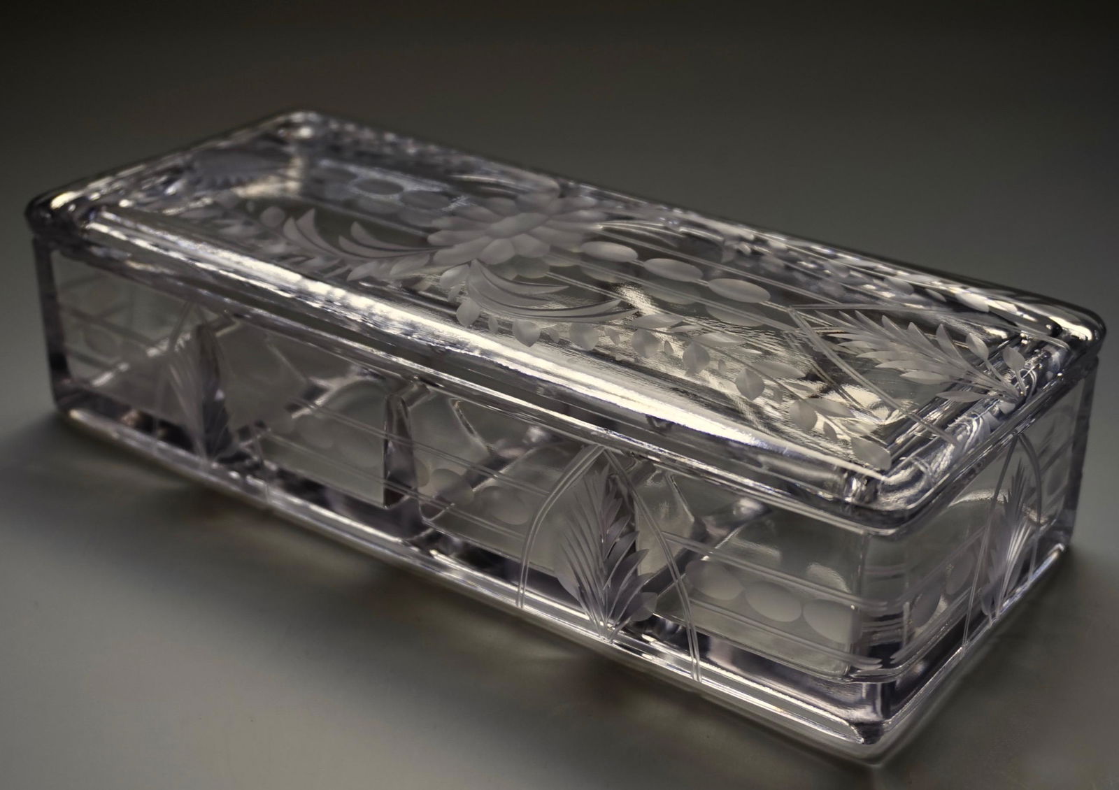 Vintage Cut Glass Vanity Trinket Box c1930 (1 of 8)