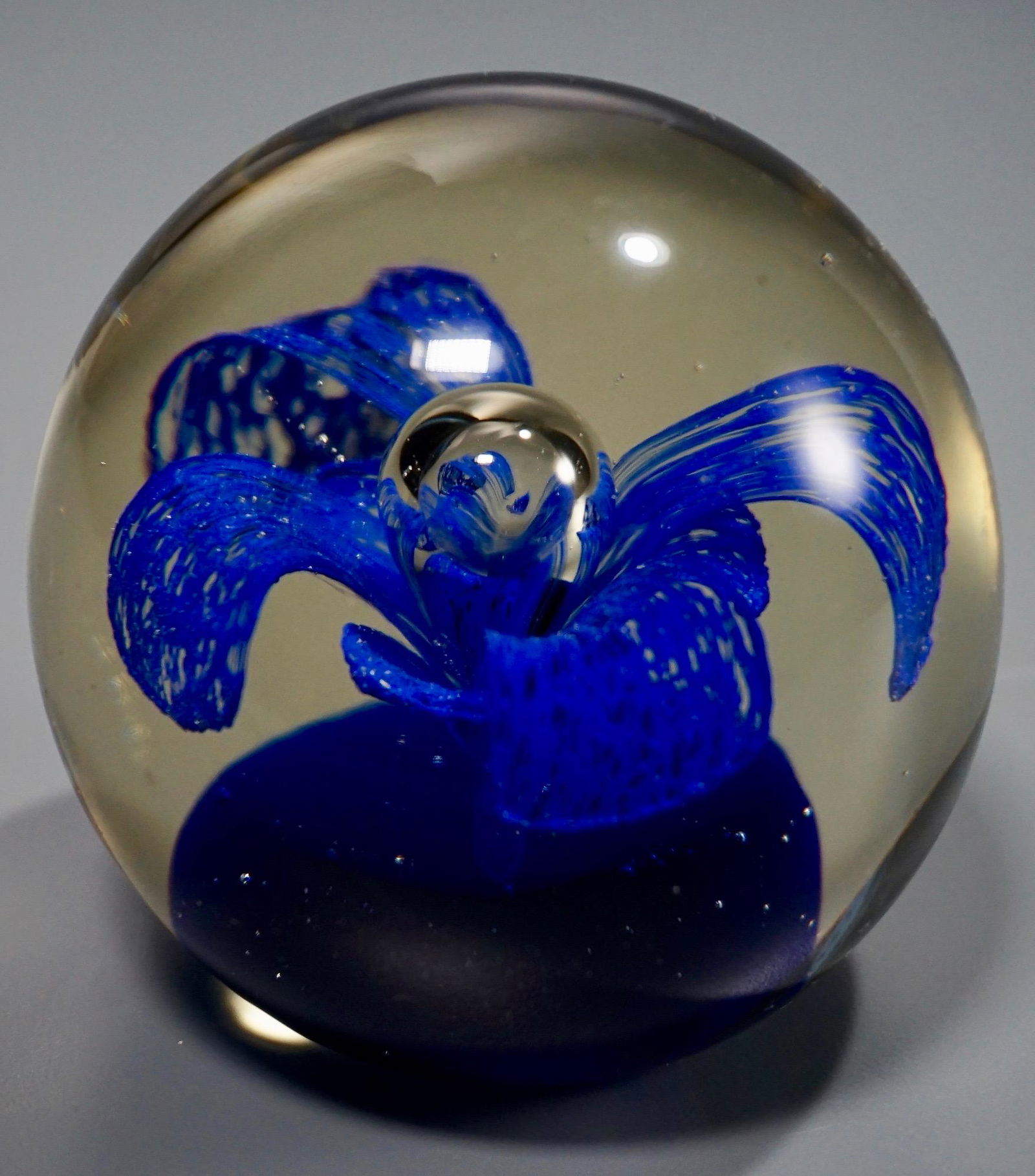 Vintage Blue Flower Art Glass Paperweight: Vintage Blue Flower Art Glass Paperweight Approximately 2 7/16 inches tall.