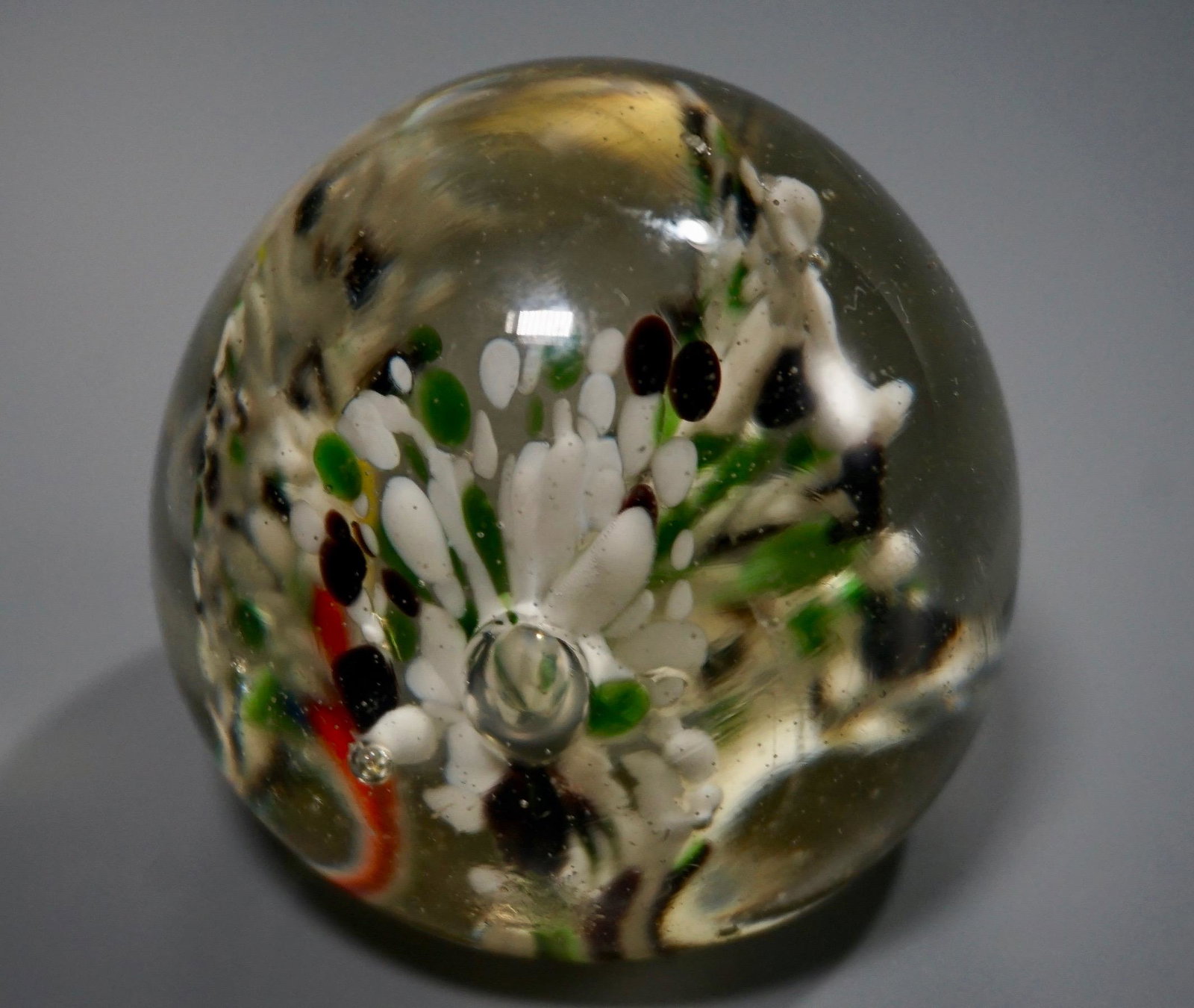 Vintage Art Glass Abstract Paperweight: Vintage Art Glass Abstract Paperweight Approximately 2 3/16 inches tall.