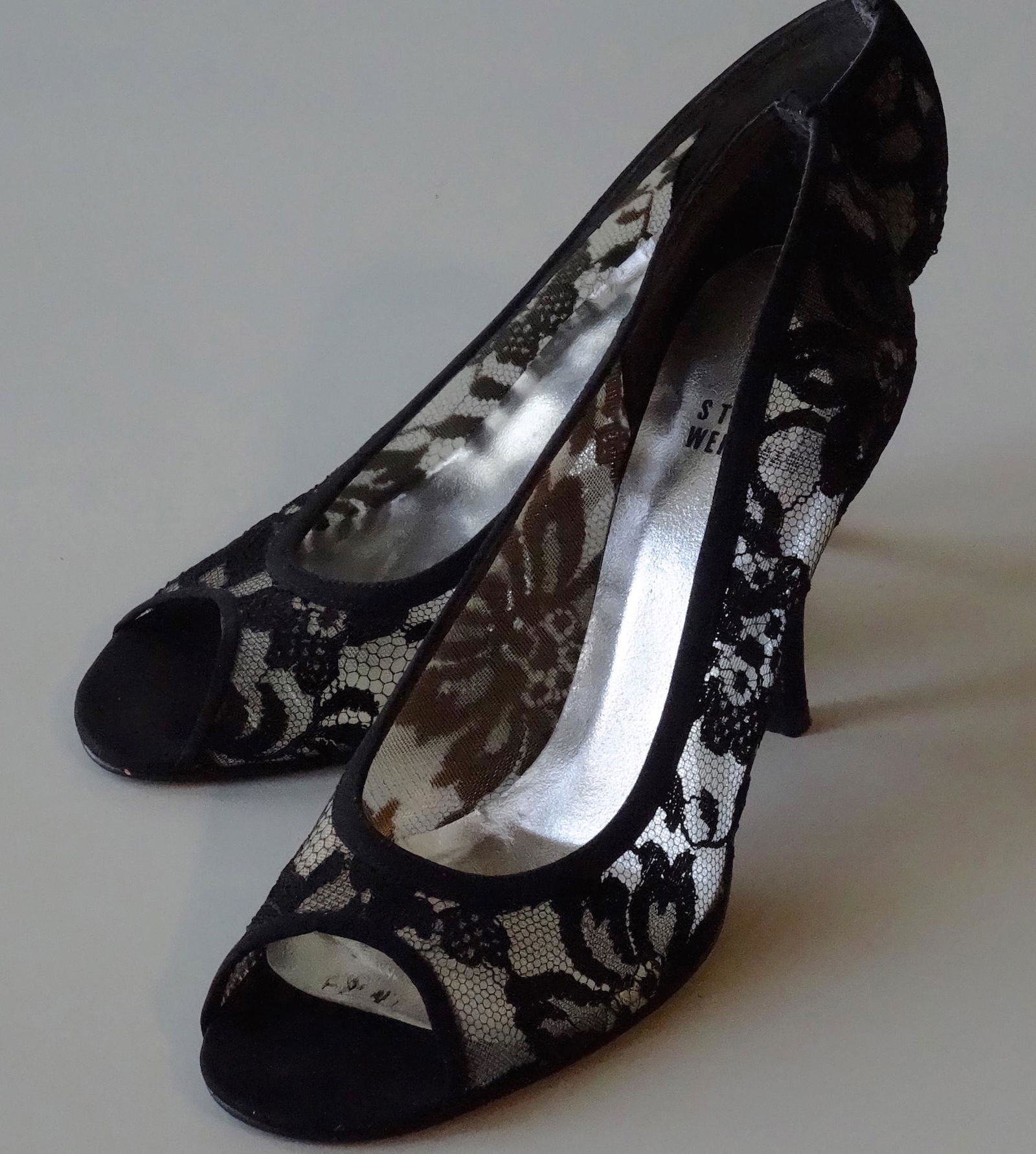 Stuart Weitzman Black Lace Pumps Designer Shoes Spain: Stuart Weitzman Black Lace Pumps Designer Shoes Made in Spain Size 6 M; Heel 3 3/4å”.