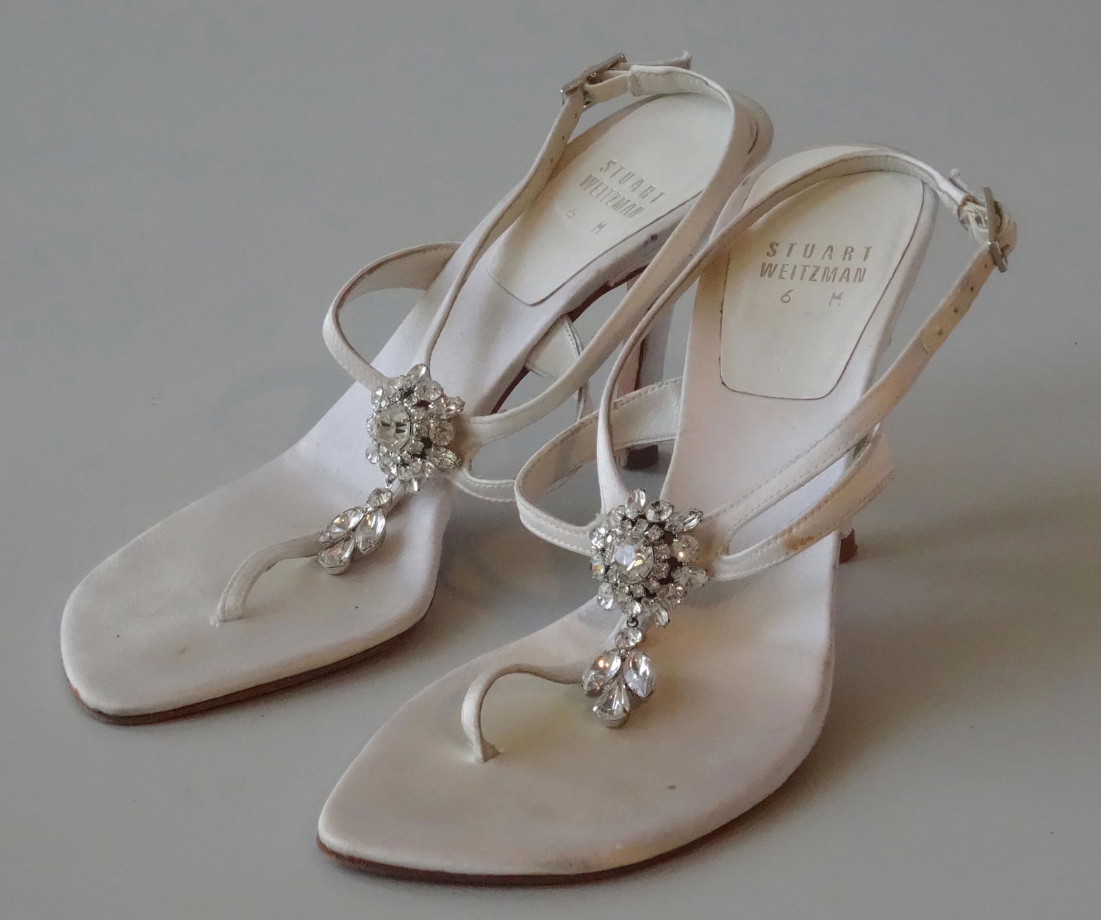 Stuart Weitzman White Rhinestone Sandals Leather Sole: Stuart Weitzman White Rhinestone Sandals Leather Sole Made in Spain Size 6 M; Heel 3 11/16å”.