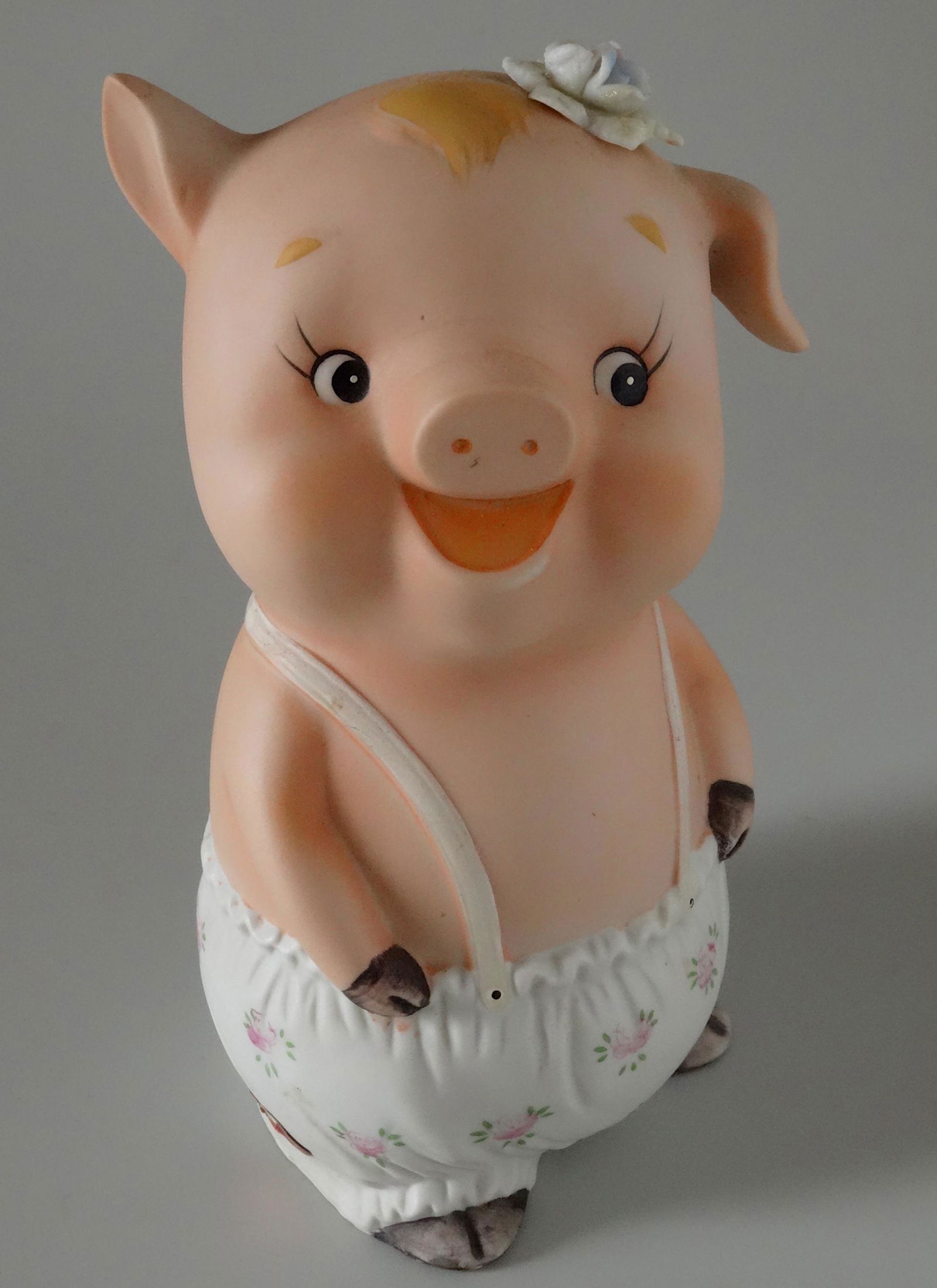 Mid Century Kitsch Piggy Bank Lefton China: Mid Century Kitsch Piggy Bank Lefton China Approximately 6 _ inches tall.