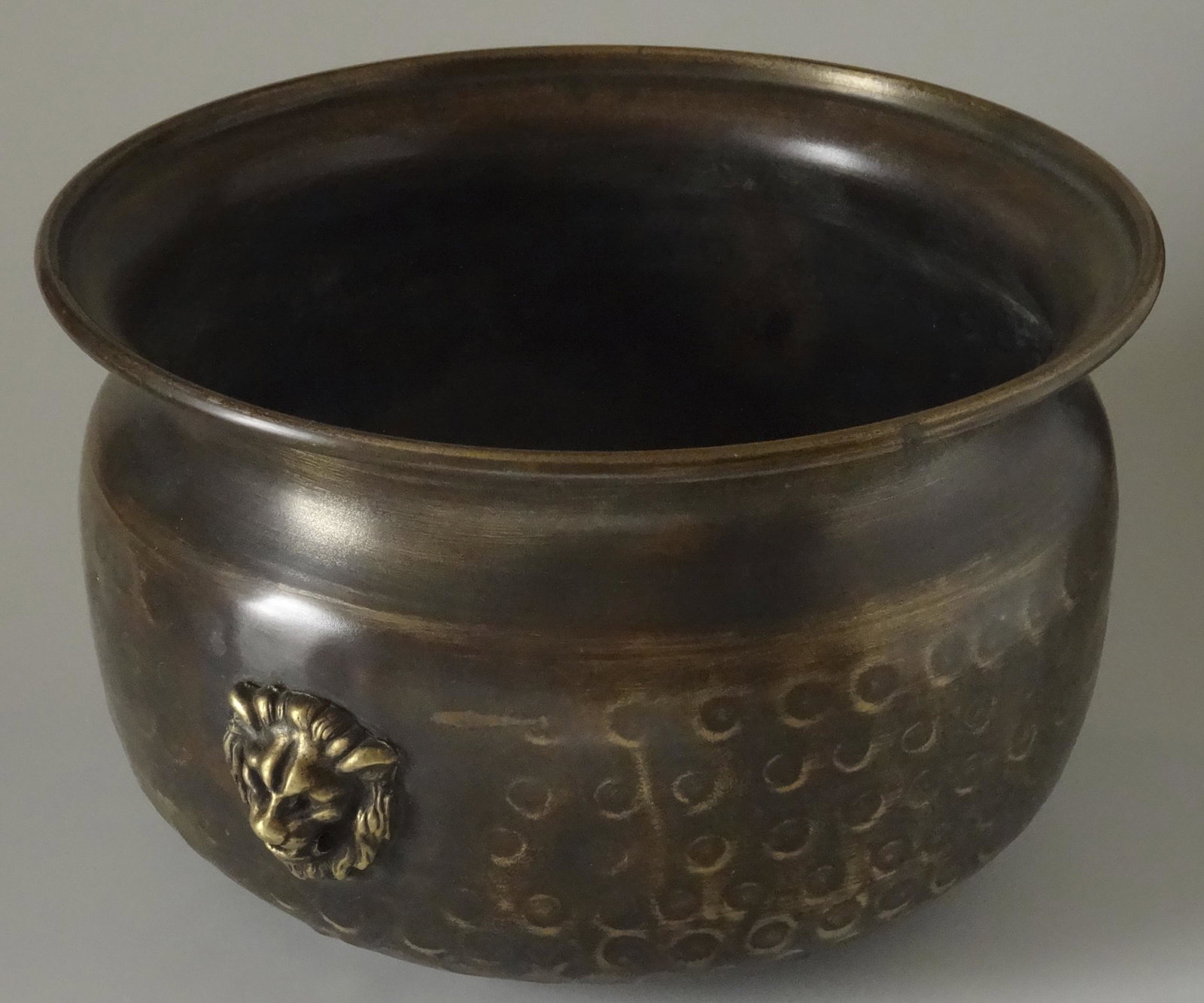 Antique English Brass Lion Head Planter Jardiniere (1 of 6)