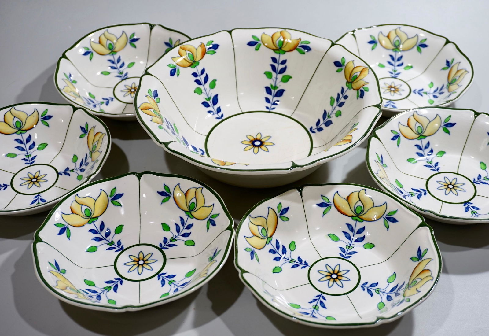 Woods and Sons Regent Pattern 6 Cereal Bowls & Serving (1 of 7)