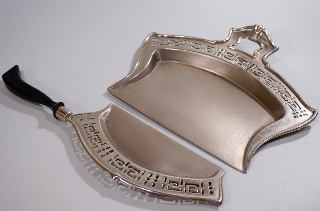 Manning Quality Bowman Table Dustpan Crumbs Scoop Set: Manning Quality Bowman Table Dustpan Crumbs Scoop Set Edwardian Period Chrome Wooden Handle Scoop is approximately 3 1/2 x 12 1/16 inches pan is about 7 3/8 x 9 5/16 inches.