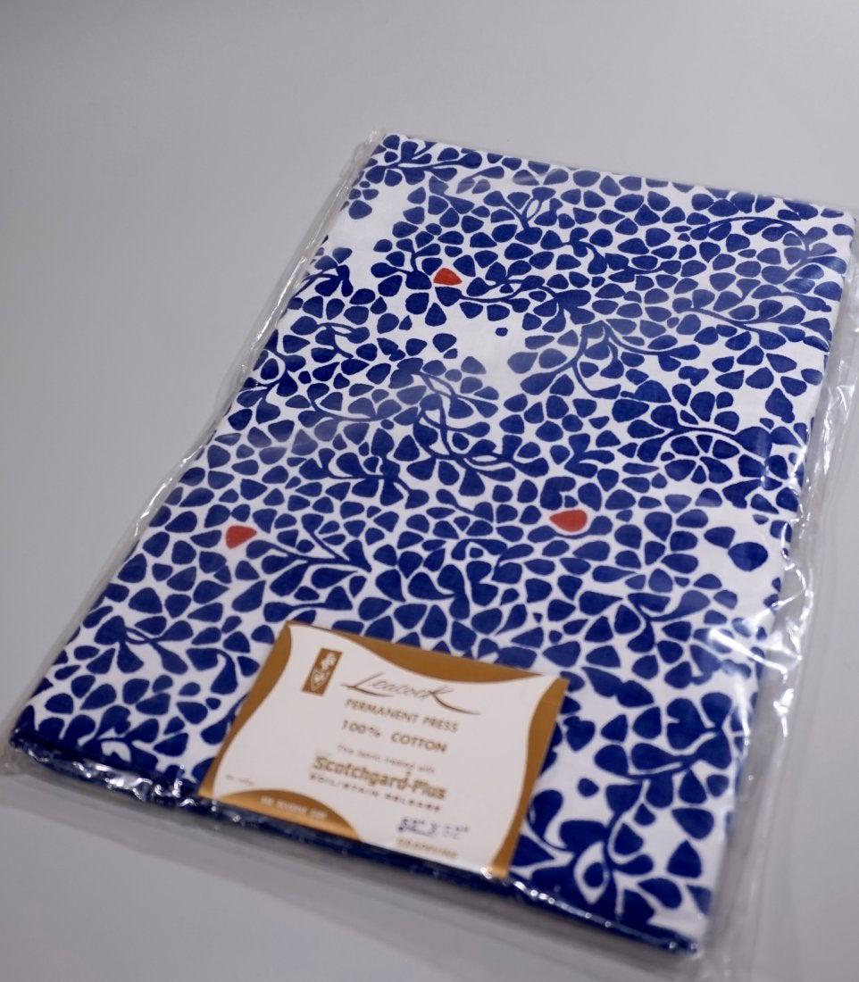 Mid Century Vintage Tablecloth Leacock Linens Never: Mid Century Vintage Tablecloth Leacock Linens Never Used 100% Cotton Grapevine As stated on original label 52 x 52 inches.