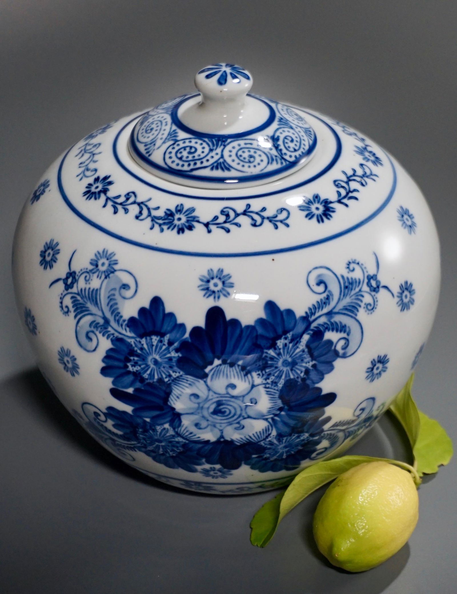 Blue White Porcelain Chinese Ginger Jar Lidded (1 of 5)