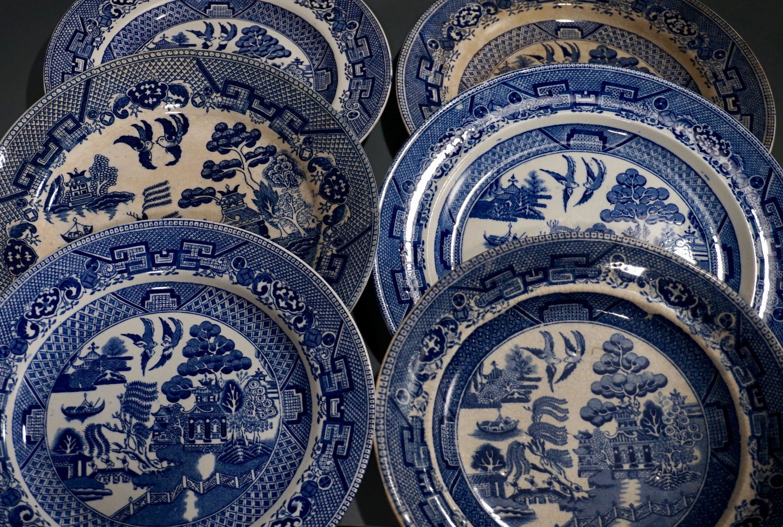 Collection of 6 Blue Willow Plates Vintage and Antique (1 of 13)