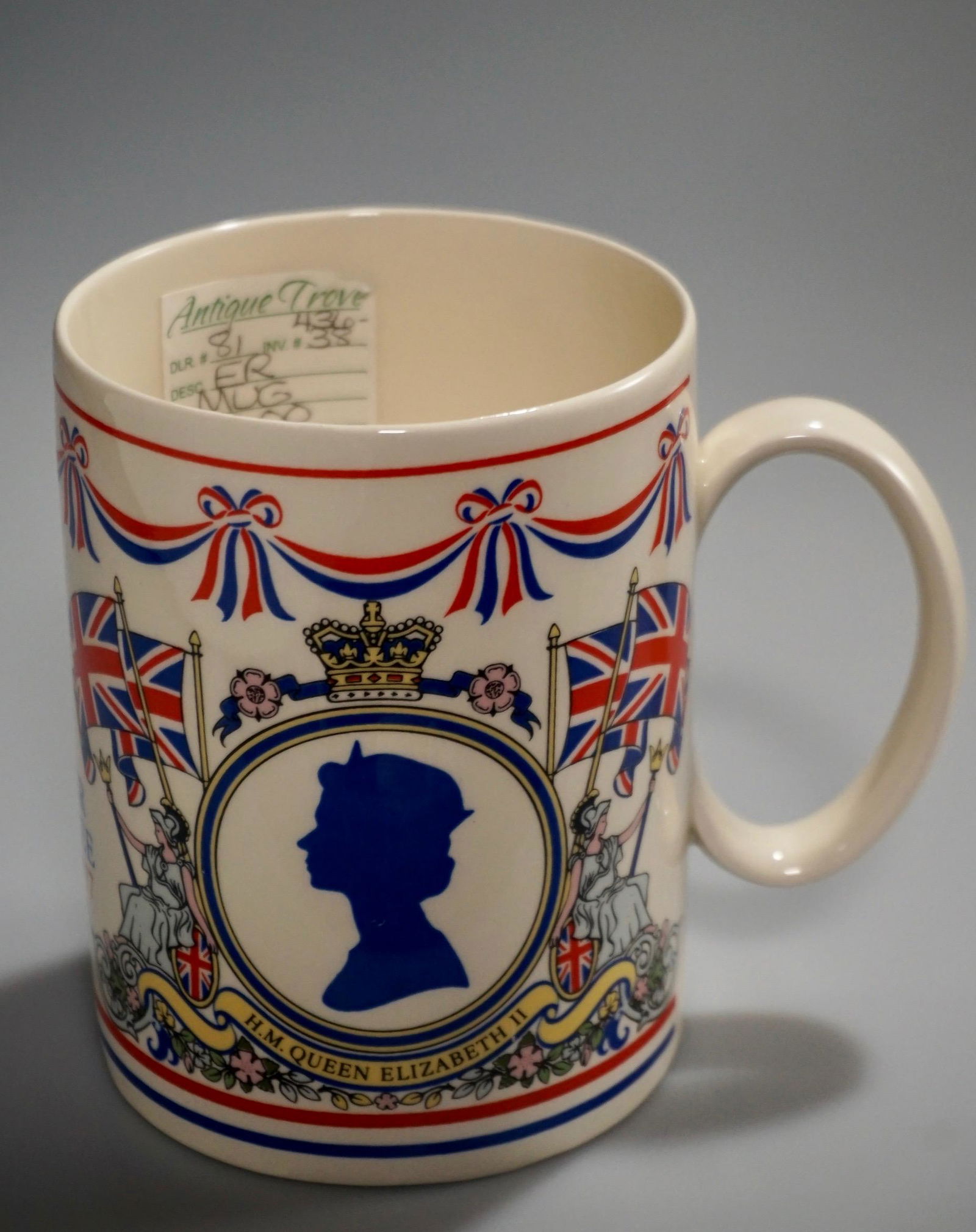 Wedgwood ER Queen Elizabeth II Silver Jubilee (1 of 6)