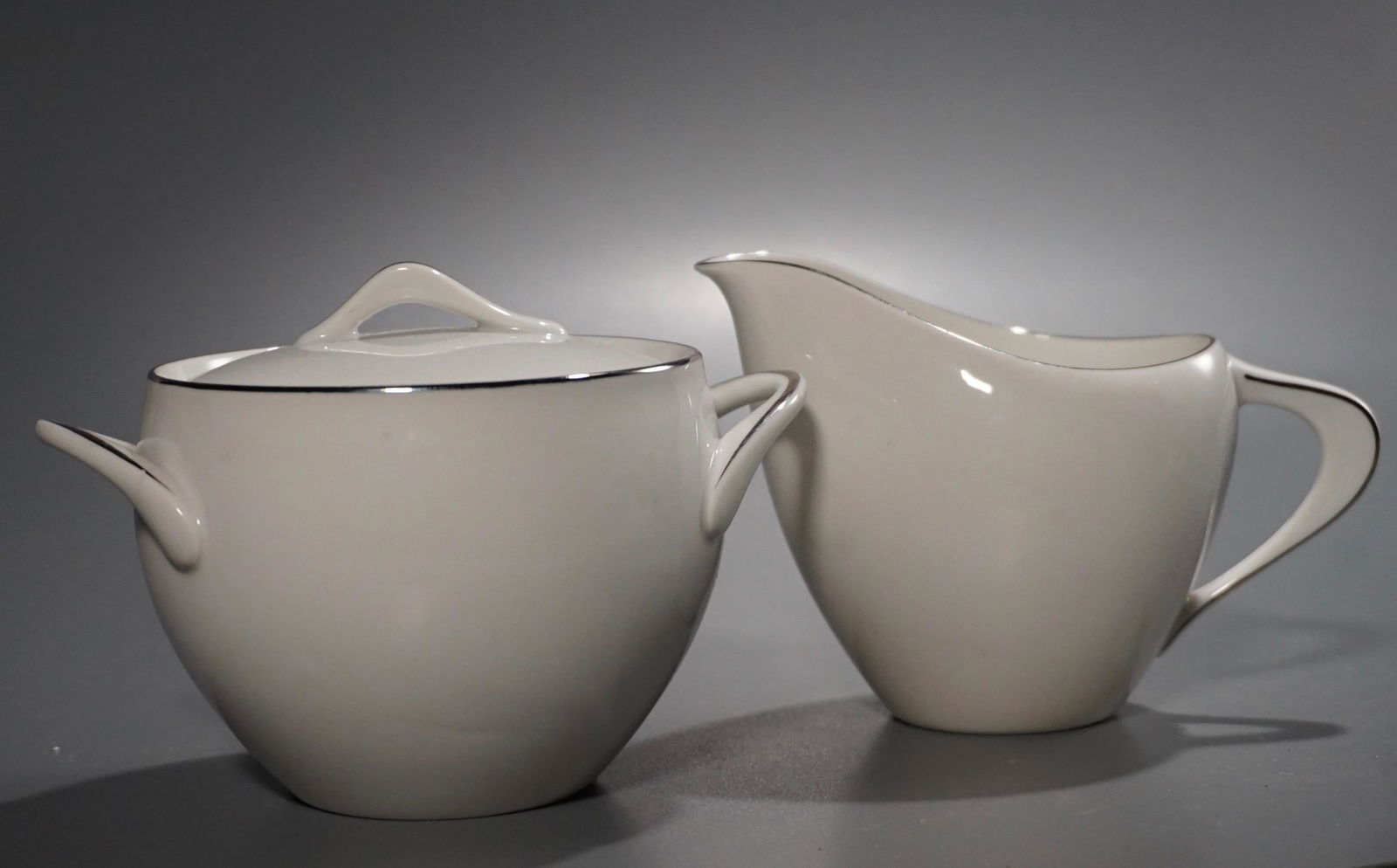 Mid Century Porcelain Creamer Sugar Set Platinum Ring (1 of 4)