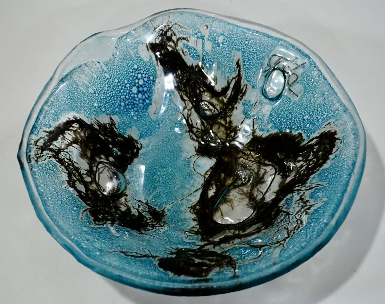 Vintage Italian Blue Art Glass Bowl: Vintage Italian Blue Art Glass Bowl Approximately 8 1/16 inches in diameter.