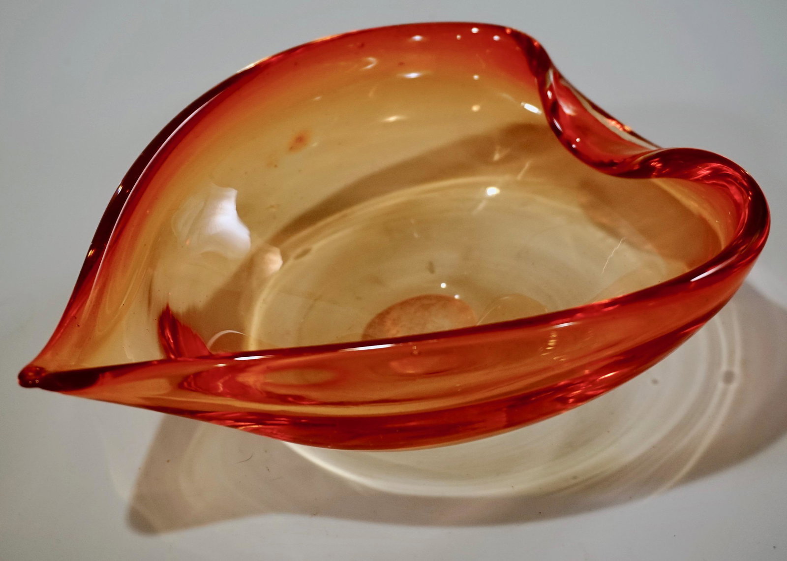 Italian Heart Orange Red Glass Centrepiece Bowl Mid: Italian Heart Orange Red Glass Centrepiece Bowl Mid Century Modern Approximately 7 7/8 x 6 3/8 inches.