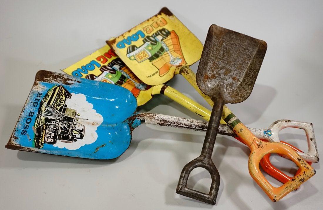 Ohio Art Tin Sand Shovel Vintage Toy Litho Big Boss: Ohio Art Tin Sand Shovel Vintage Toy Litho Big Boss Approximately 4 5/8 x 14 inches and 3 x 8 1/2 inches.