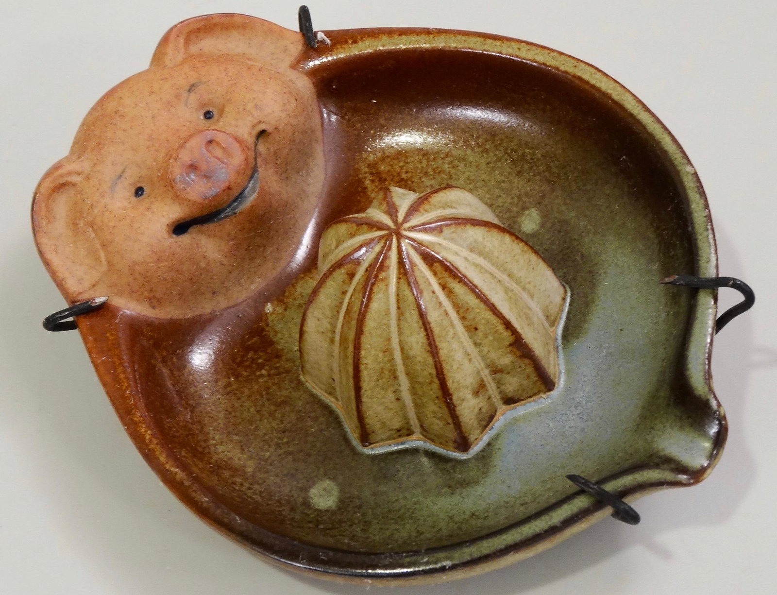 Pig Lemon Squeezer Juicer UCTCI Pottery Made in Japan: Pig Lemon Squeezer Juicer UCTCI Pottery Made in Japan Approximately 6 1/8 x 4 3/4
