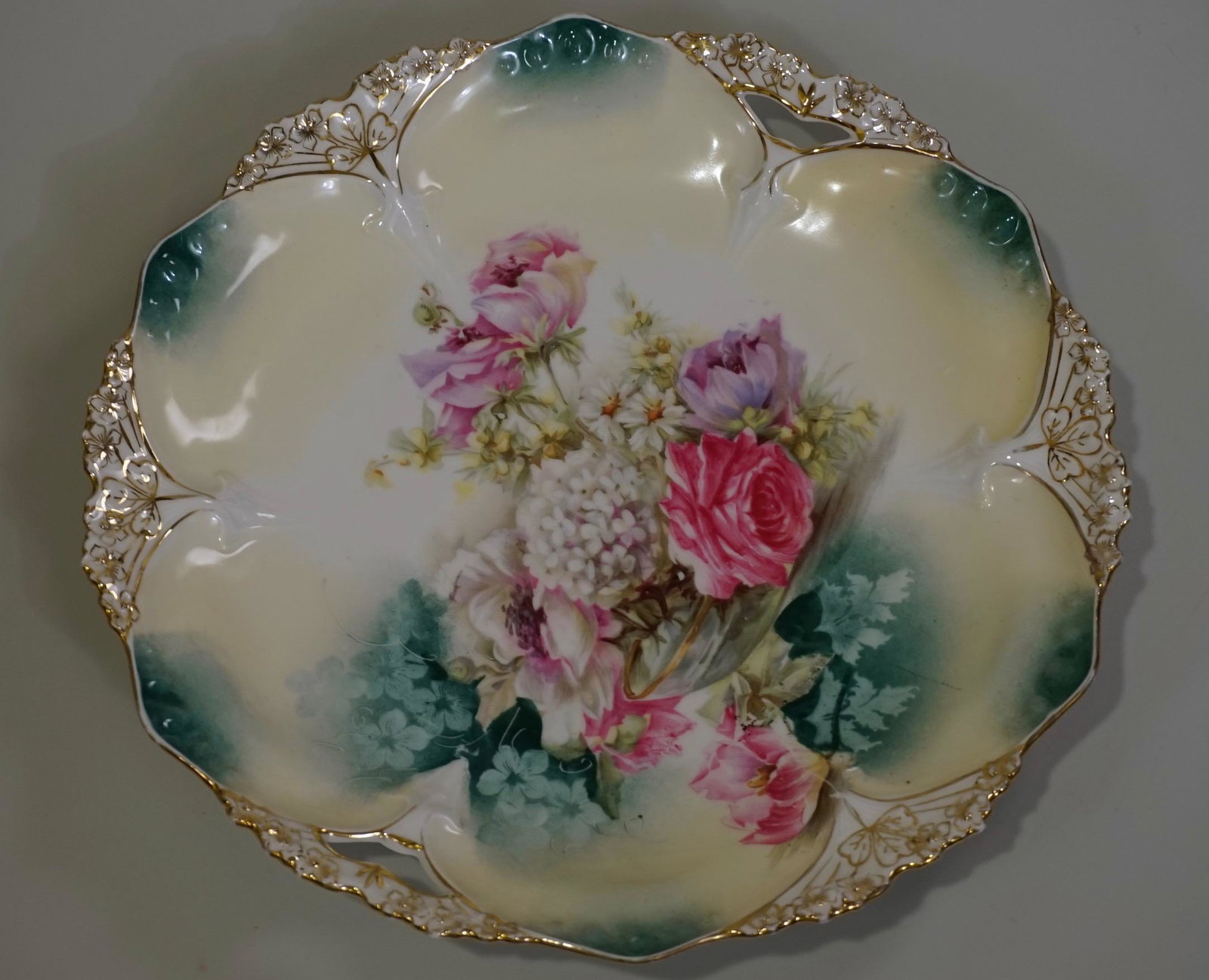 Antique RS Prussia Cake Platter 82 Mold: Antique RS Prussia Cake Platter 82 Mold Approximately 10 3/8 inches in diameter.