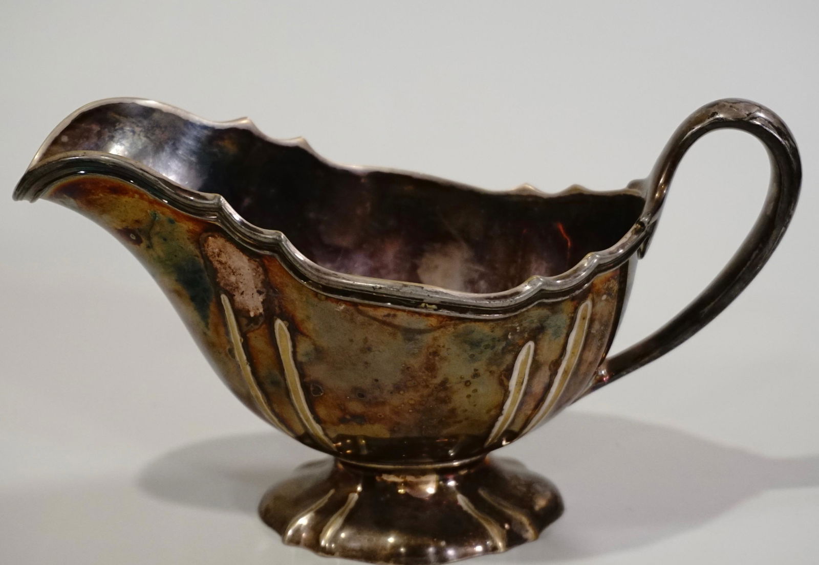 Reed Barton Silver Plated Gravy Boat (1 of 8)