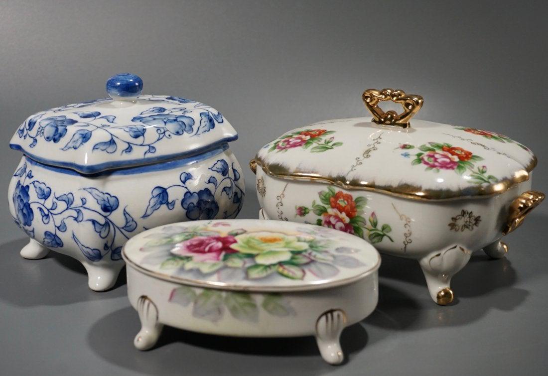 Porcelain Vanity Trinket Boxes Lot of 3 (1 of 4)