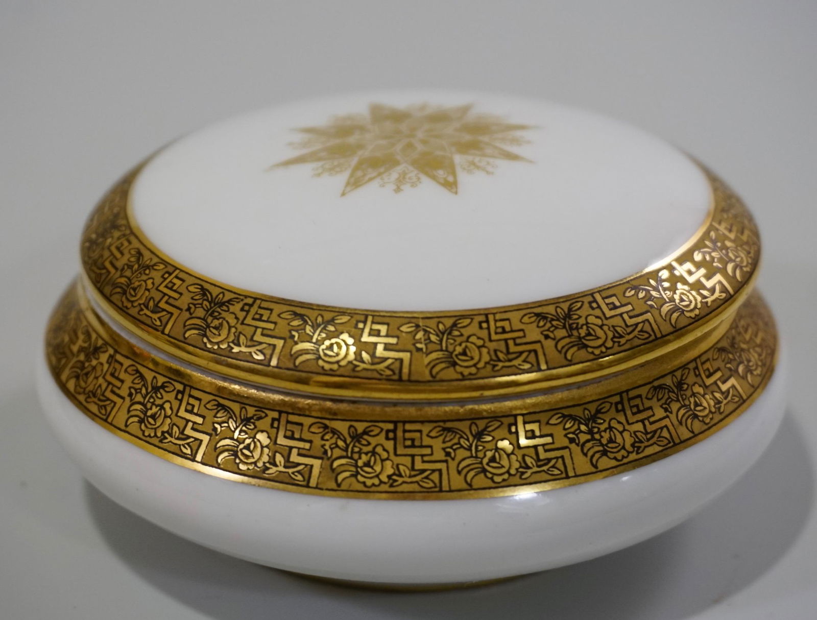Astral Limoges Porcelain Vanity Box (1 of 7)