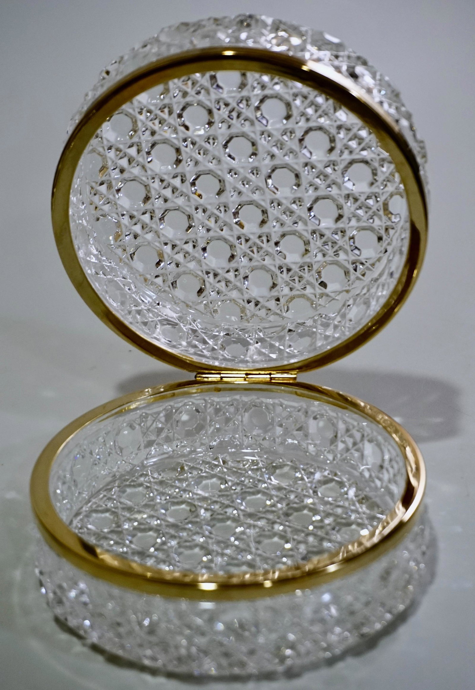 Vintage Vanity Hinged Round Glass Box: Vintage Vanity Hinged Round Glass Box Approximately 2 _ x 4 13/16 inches in diameter.