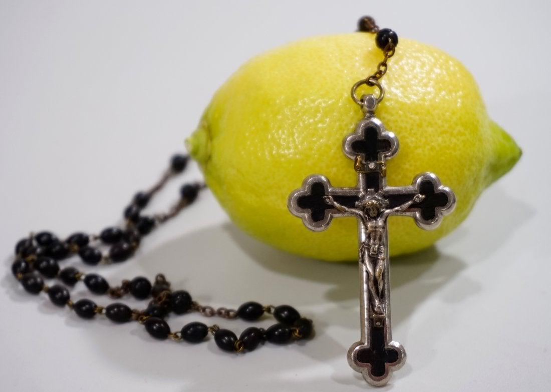 Italian Crucifix Rosaries Genuine Cocoa Bead Vintage Nu: Italian Crucifix Rosaries Genuine Cocoa Bead Vintage Nun Cross Approximately 17 3/4 inches overall; cross is about 2 3/8 x 1 3/8 inches.