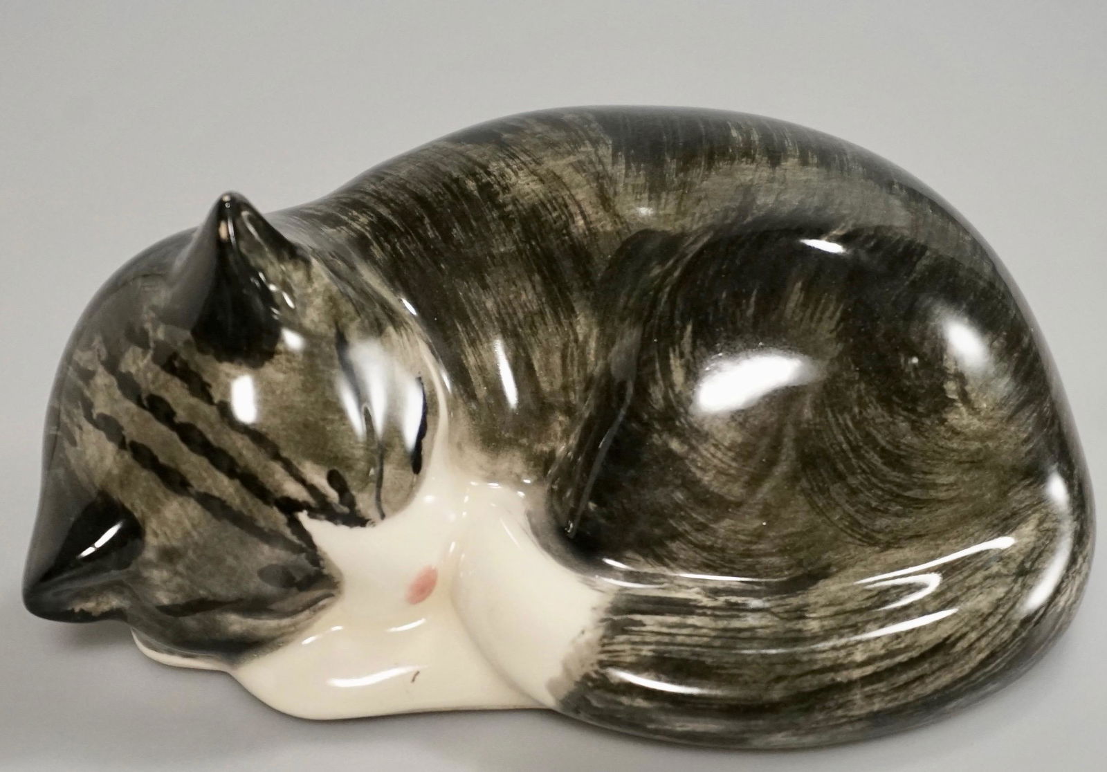 Vintage Hand Painted Pottery Sleeping Cat Figurine (1 of 4)